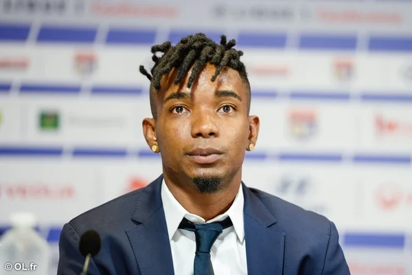 Ex-São Paulo, meia Thiago Mendes é anunciado oficialmente pelo Lyon