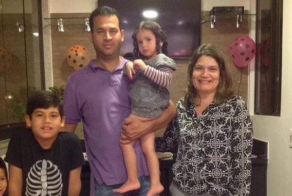Família do DF que morreu em queda de avião é enterrada em MG