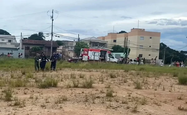 Imagem colorida de resgate de menino em Curitiba - Metrópoles