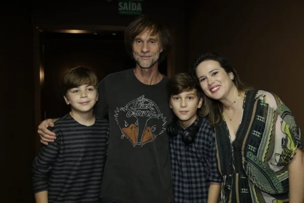 Foto colorida de filhos de Aline Diniz com Marcelo Bonfá - Metrópoles Foto colorida de filhos de Aline Diniz com Marcelo Bonfá - Metrópoles
