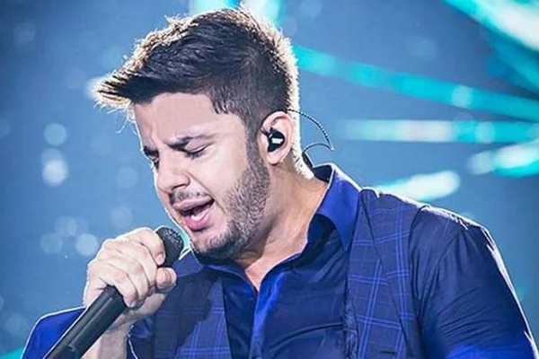 Filhos de Cristiano Araújo cantam e emocionam em programa de TV