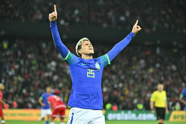 Filipe Luís, do Fla, destaca Pedro e compara atacante com Romário