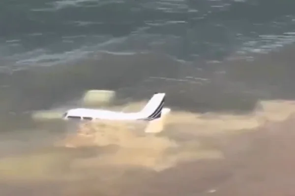 Avião monomotor submerso no mar do Maranhão - Metrópoles