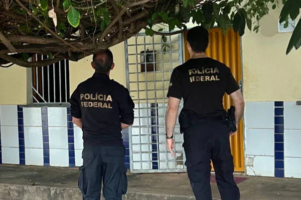 Polícia Federal faz operação no DF contra venda de dinheiro falso