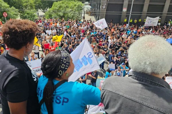 Manifestação de professores em frente à Prefeitura de SP - Metrópoles