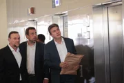 O senador Camilo Santana, o ministro-chefe da secretaria-Geral da Presidência Guilherme Boulos e o presidente do PT Edinho Silva, formaliza a autorização de quebra de sigilo de Lula no TSE. 

