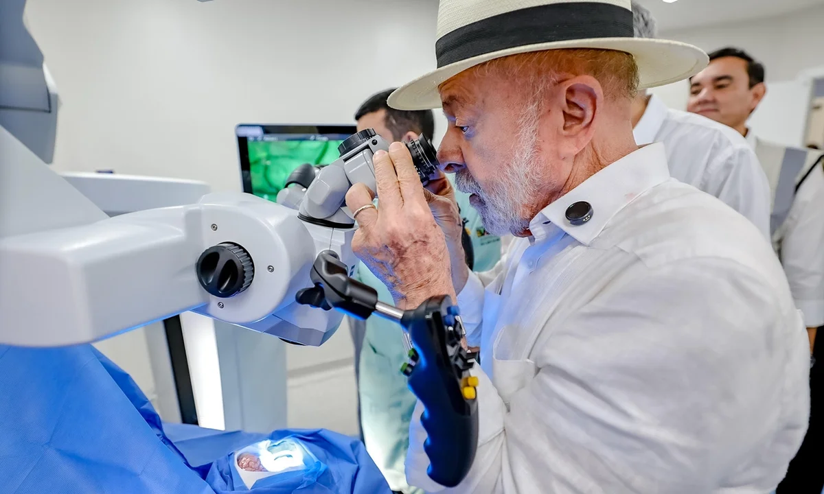 Presidente Lula durante anúncio sobre a inauguração do Hospital Estadual do Litoral Norte e entrega de veículos do Ministério da Saúde e do Ministério da Educação, em Alagoinhas - BA Presidente Lula durante anúncio sobre a inauguração do Hospital Estadual do Litoral Norte e entrega de veículos do Ministério da Saúde e do Ministério da Educação, em Alagoinhas - BA