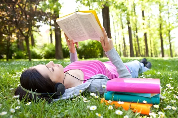 Mais de 7 horas livres por dia podem causar infelicidade, diz pesquisa