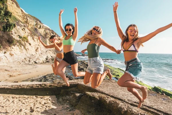 Vida sem par: pesquisa mostra que jovens sem namorado são mais felizes