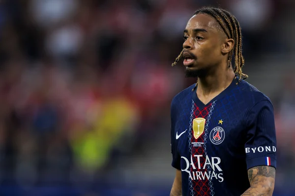 Liverpool chega a acordo verbal pela contratação de Barcola, do PSG