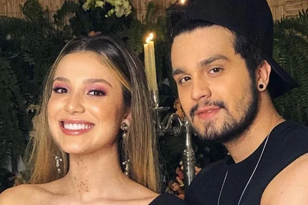 Irmã de Luan, Bruna Santana posa de biquíni e exibe boa forma