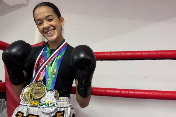 Pietra Sena tem apenas 16 anos e é uma das grandes revelações do Muay Thai no DF