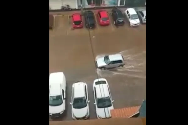 Chuva forte no DF causa alagamentos e até desvio de voo