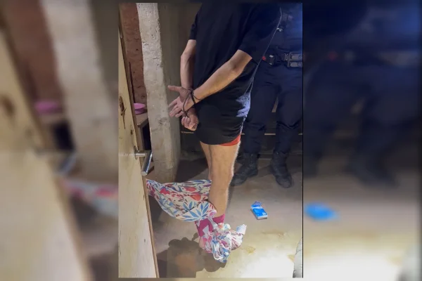 Homem passa a noite amarrado dentro de casa após roubo de moto