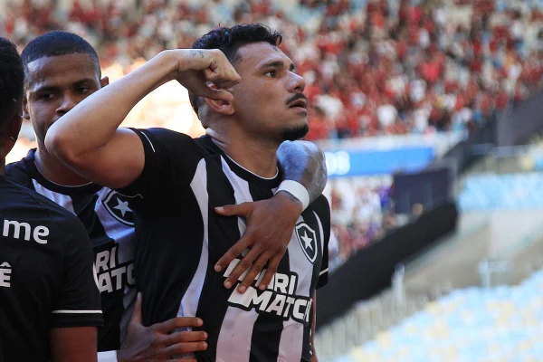 Botafogo vence Cuiabá fora de casa e abre vantagem na liderança