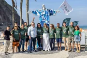Parte dos voluntários e organizadores posa em uma das ações Parte dos voluntários e organizadores posa em uma das ações