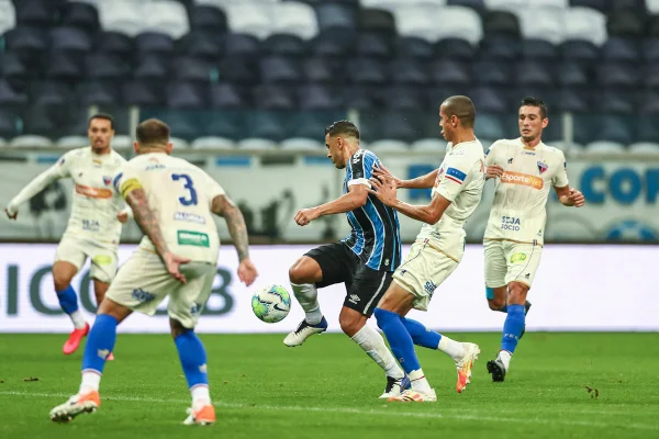 Grêmio e Fortaleza empatam e falham na missão de embalar no Brasileirão