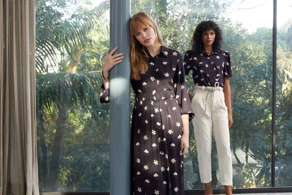 Modelos com peças estampadas