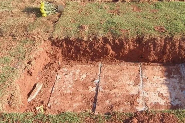caixão de mulher, enterrada há 11 anos, desaparece do túmulo