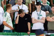Torcedor do Celtic cabisbaixo após eliminação
