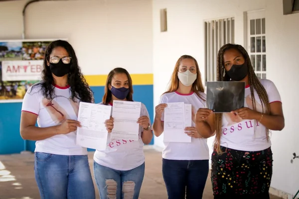 Mulheres que precisam retirar contraceptivo fazem protesto nesta 6ª