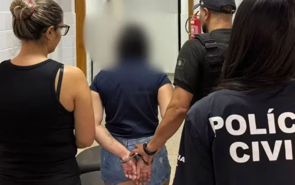 Mãe é presa suspeita de dar socos em filho que tirou fotos dela dormindo
