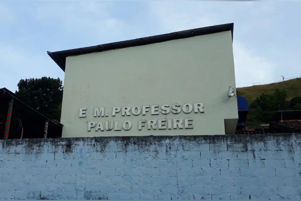 Prefeito propõe tirar Paulo Freire do nome de escola em MG: "Vergonha"