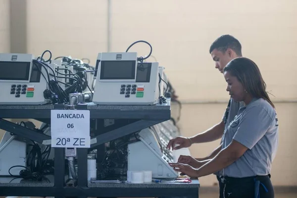 Ministro nega pedido para limitar transporte na eleição: “Absurdo”