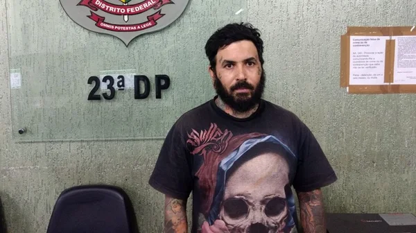 Tatuador é preso acusado de alisar partes íntimas de cliente