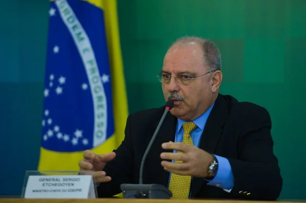 PF quer saber se Etchegoyen sabia de compra de equipamento da Abin