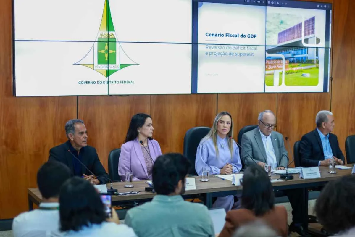 Governadora Celina Leão em coletiva de imprensa Governadora Celina Leão em coletiva de imprensa