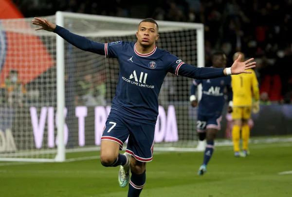 Kylian Mbappé pode renovar com o PSG