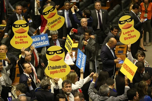 Em 35 dias, Temer recebeu 118 deputados: 106 votaram contra a denúncia