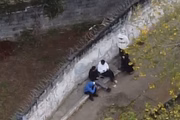 Suspeitos portavam cocaína, crack e maconha, além de celulares e valor em moeda corrente.