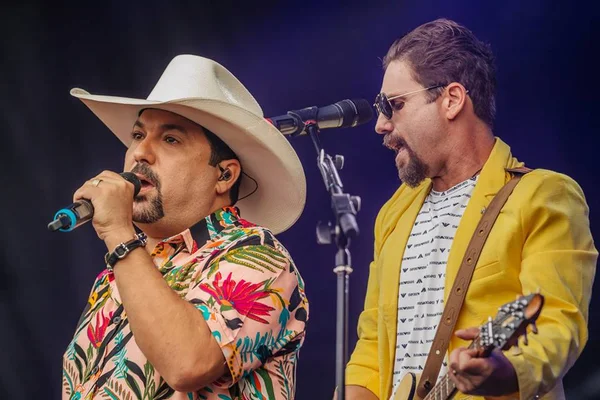 Com Leonardo e Edson & Hudson, Villa Mix anuncia nova live Modão