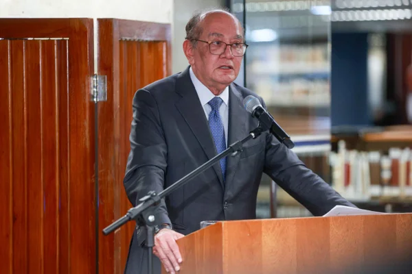 Decano do STF, Gilmar Mendes, lança seu livro Estado de Direito e Jurisdição Constitucional em evento no tribunal