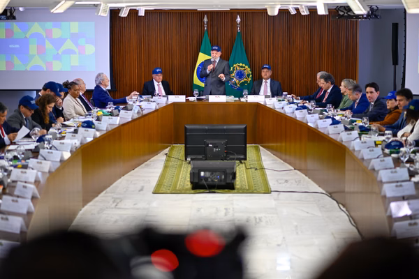 foto-lula-reuniao-ministros7 Lula sobre EUA: Brasil não está disposto a ser tratado como subalterno