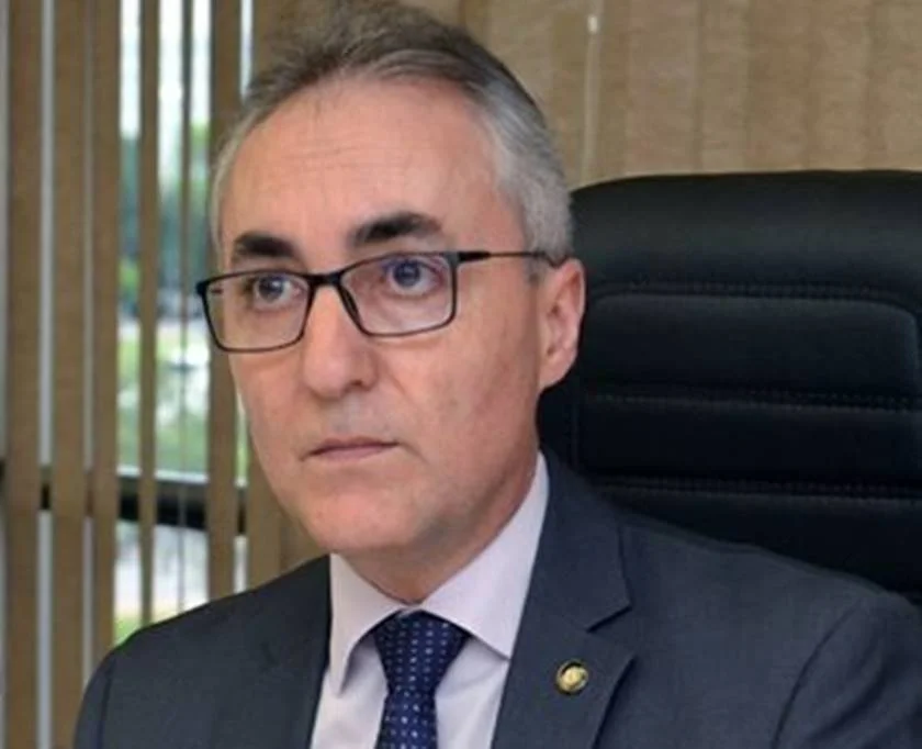 Luiz Pontel, na Secretaria Executiva do Ministério da Justiça. Era secretário nacional de Justiça Luiz Pontel, na Secretaria Executiva do Ministério da Justiça. Era secretário nacional de Justiça