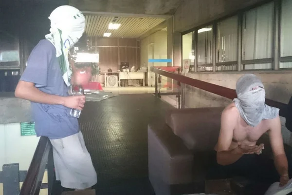 Estudantes da UnB fazem “deitaço” para protestar contra professores