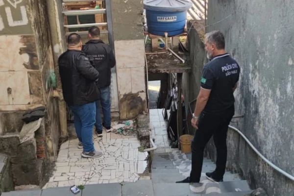 Policiais cumprem mandados da 5ª etapa da Operação Cyberconnect, coordenada pela Polícia Civil de SP - Metrópoles