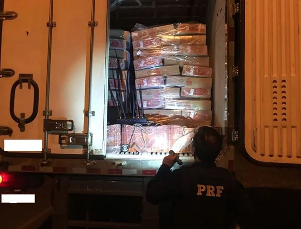 PRF recupera caminhão de carga que havia sido roubado em Anápolis (GO)