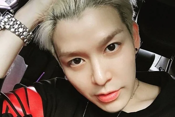 Astro do k-pop é detonado por vender presentes de fãs na internet