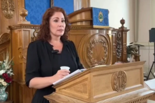 Ex-deputada federal Carla Zambelli em culto religioso na Itália