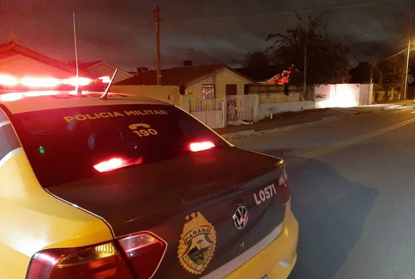 Mulher é morta com tiro na nuca e polícia relaciona crime a cena misteriosa