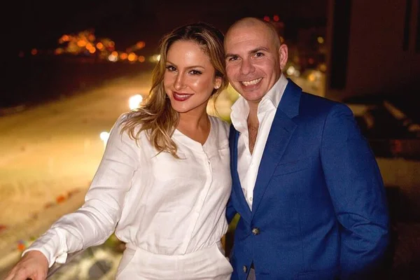 Claudia Leitte e rapper Pitbull vão abrir o Carnaval de Salvador