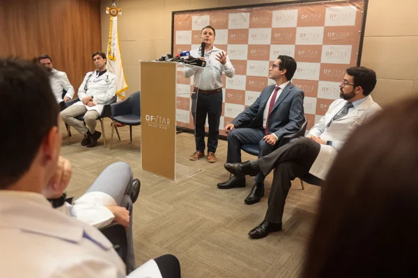 “O ponto inicial foi a facada”, diz médico sobre estado de Bolsonaro