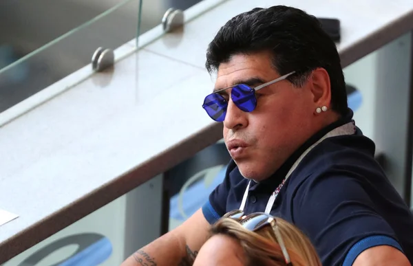 Fifa repreende Maradona por críticas a juiz de Colômbia x Inglaterra