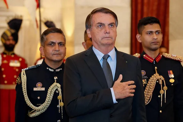 “É só não ir ilegal”, diz Bolsonaro sobre brasileiros deportados