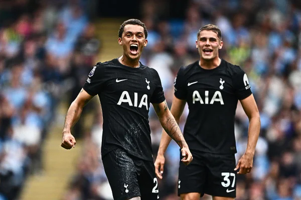 Imagem colorida do confronto entre Manchester City x Tottenham