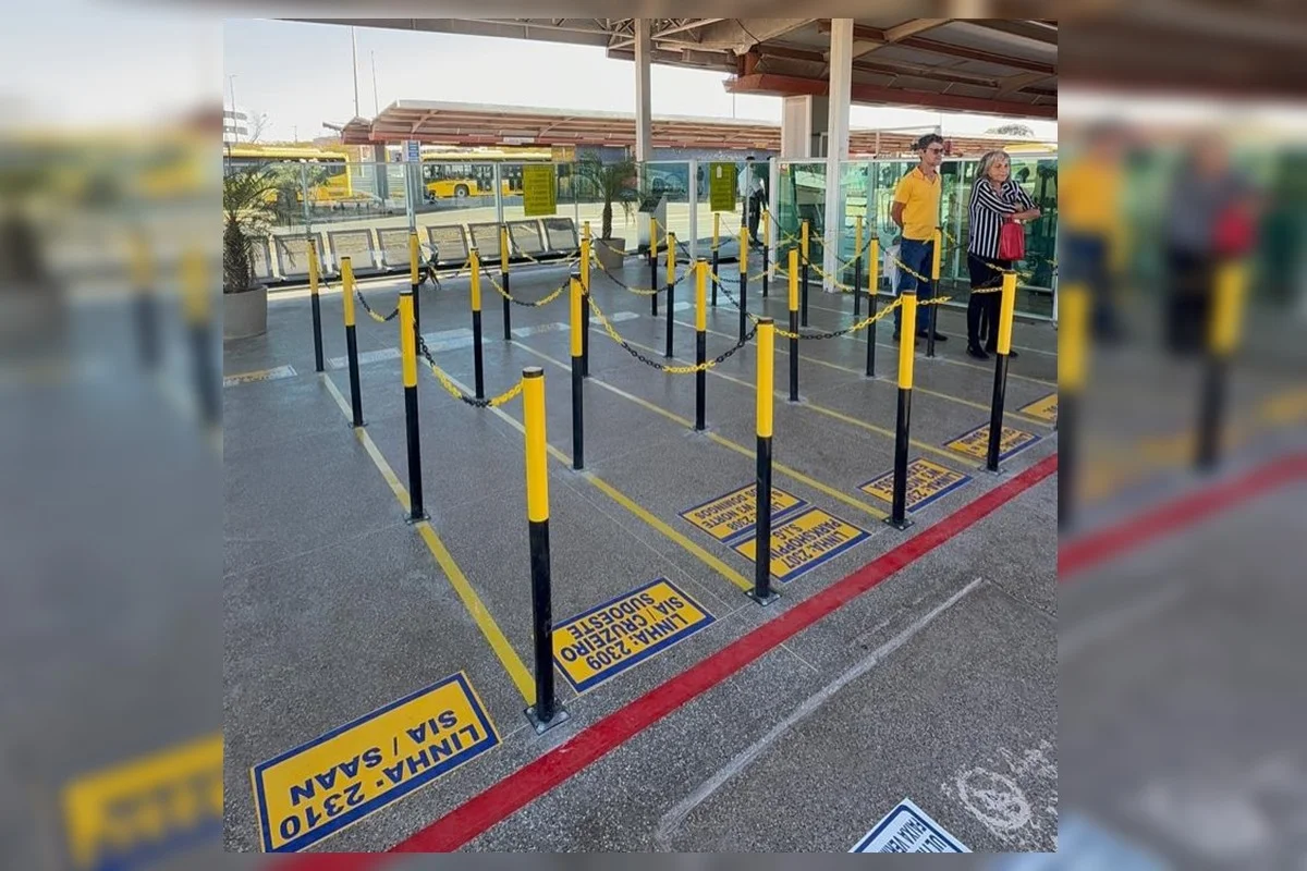 Iniciativa utiliza estruturas para direcionar os usuários até o momento do embarque Iniciativa utiliza estruturas para direcionar os usuários até o momento do embarque